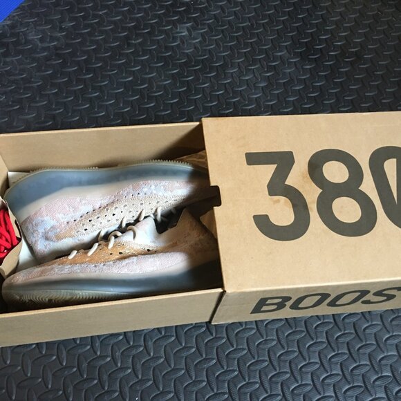 Yeezy 380 Pepper Size 9.5 Mens w/ Extra Laces - Picture 6 of 8